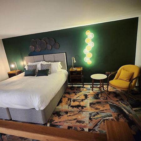 Pinnacle Suites Hotel Каус Екстериор снимка