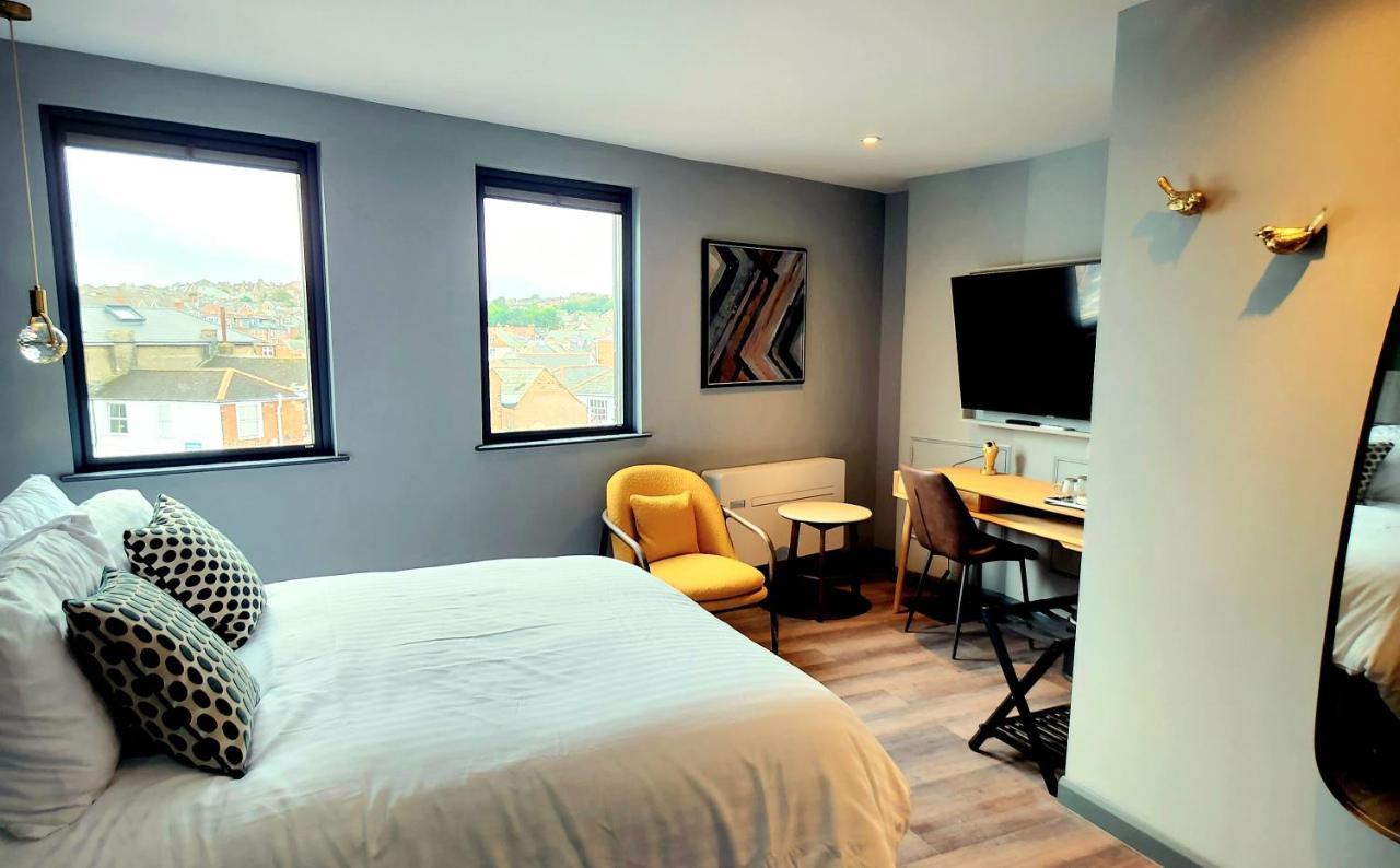 Pinnacle Suites Hotel Каус Екстериор снимка
