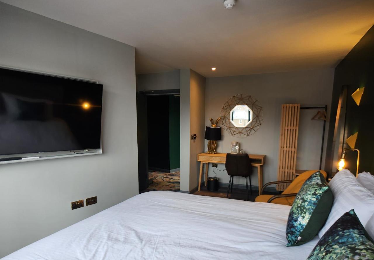 Pinnacle Suites Hotel Каус Екстериор снимка