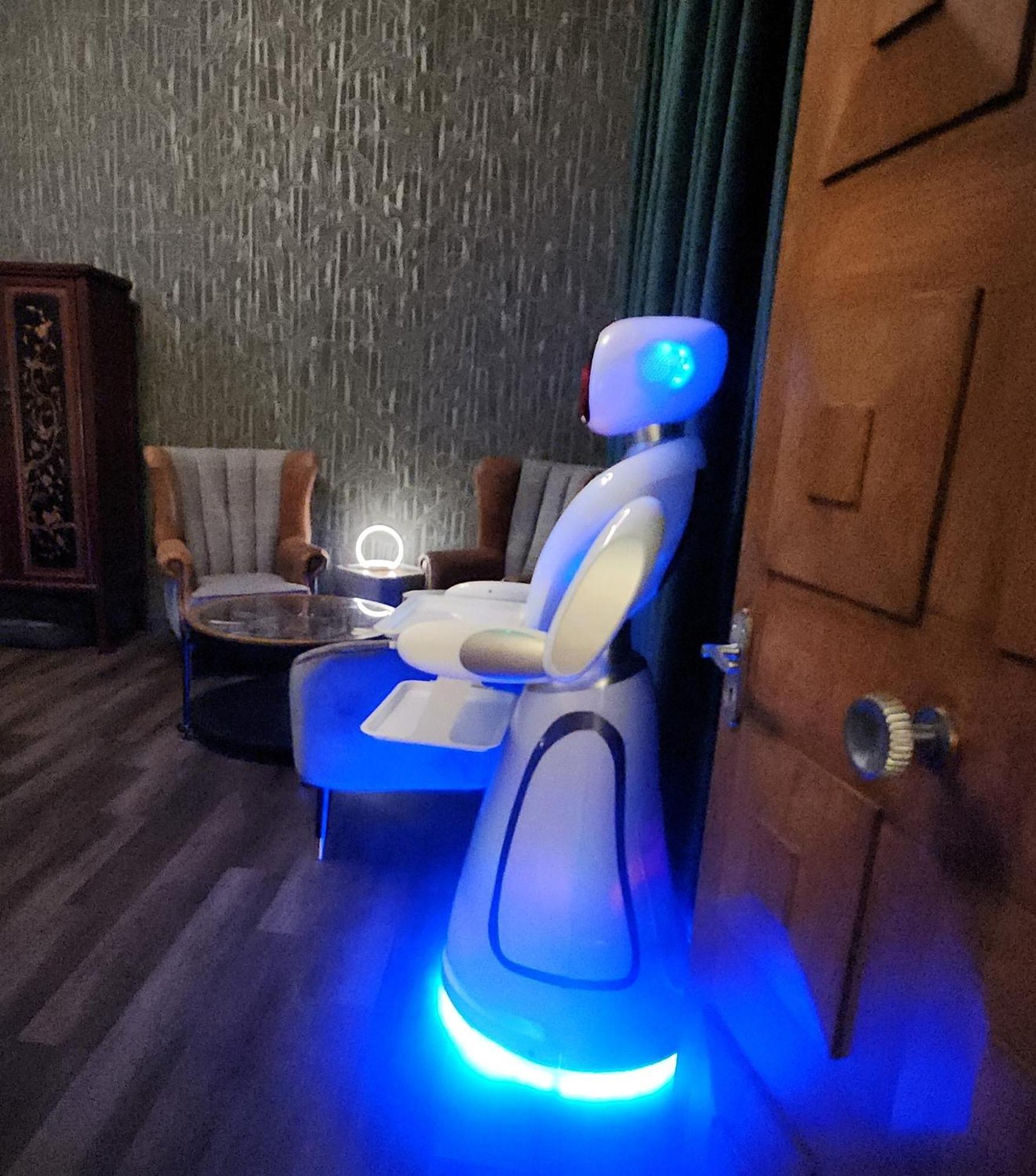Pinnacle Suites Hotel Каус Екстериор снимка