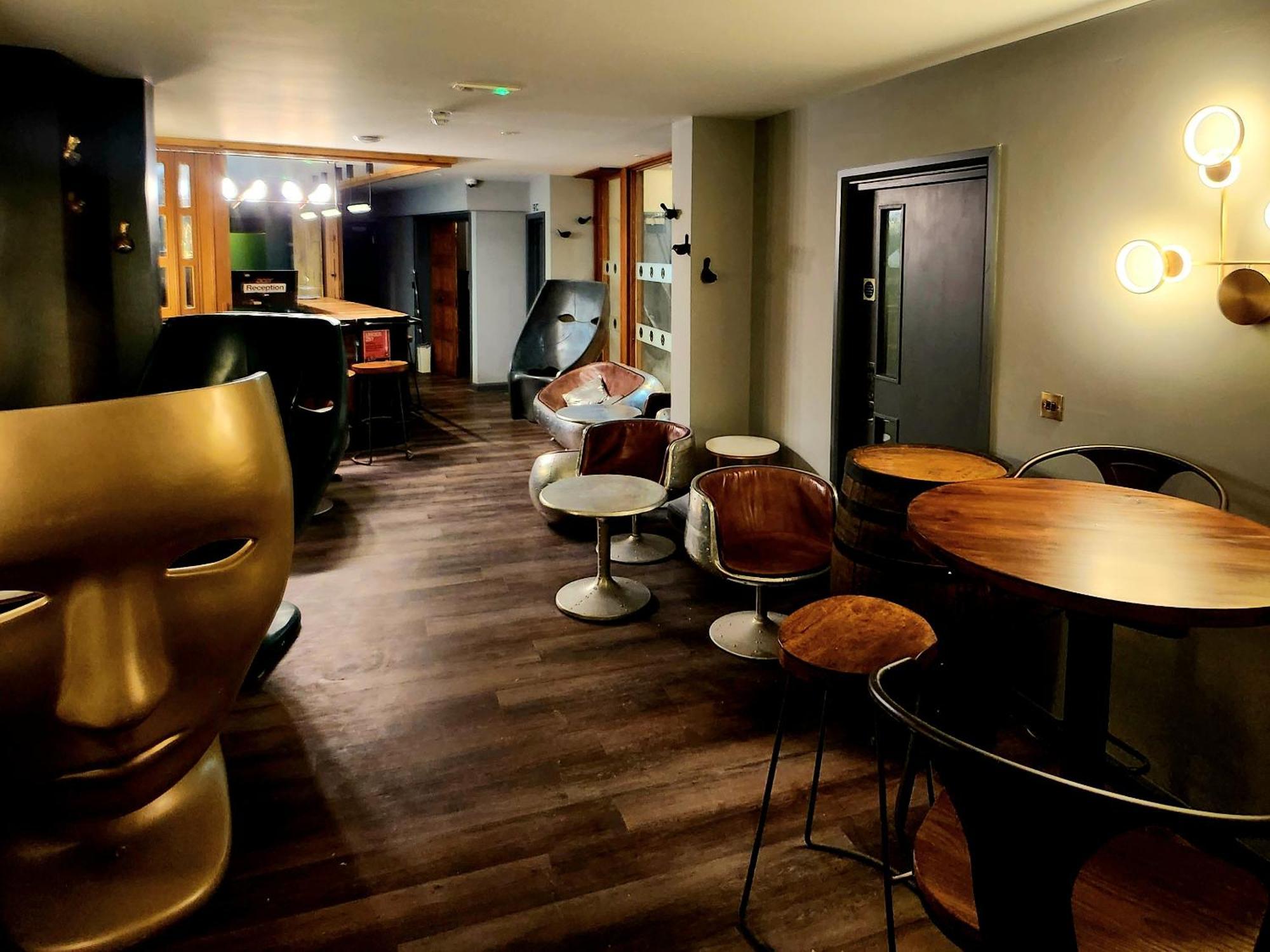 Pinnacle Suites Hotel Каус Екстериор снимка