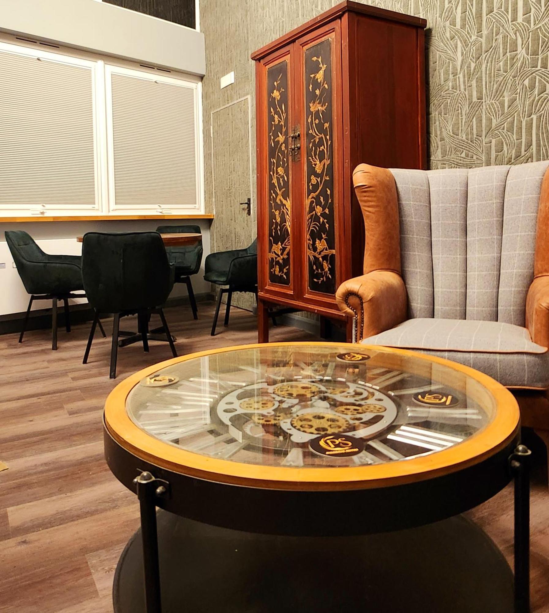 Pinnacle Suites Hotel Каус Екстериор снимка