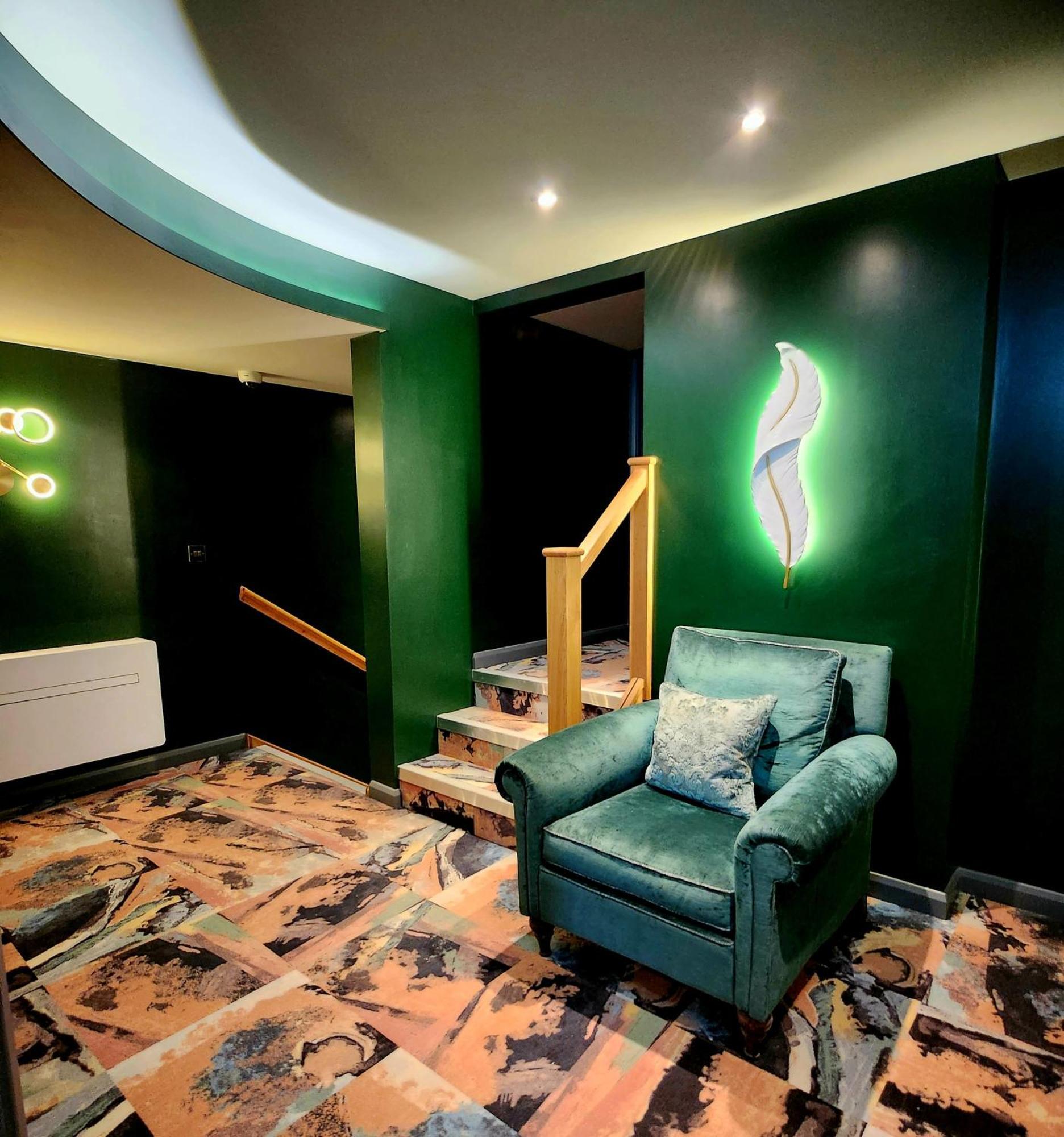 Pinnacle Suites Hotel Каус Екстериор снимка