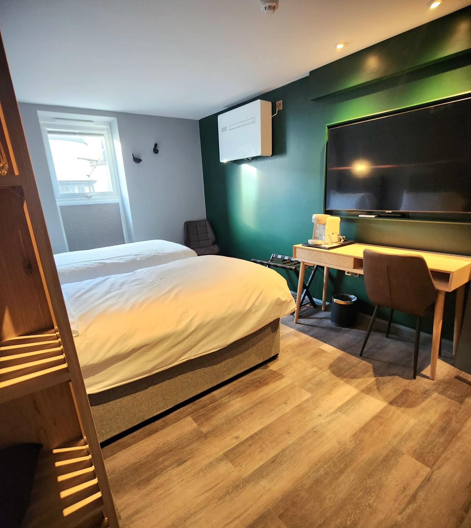 Pinnacle Suites Hotel Каус Екстериор снимка