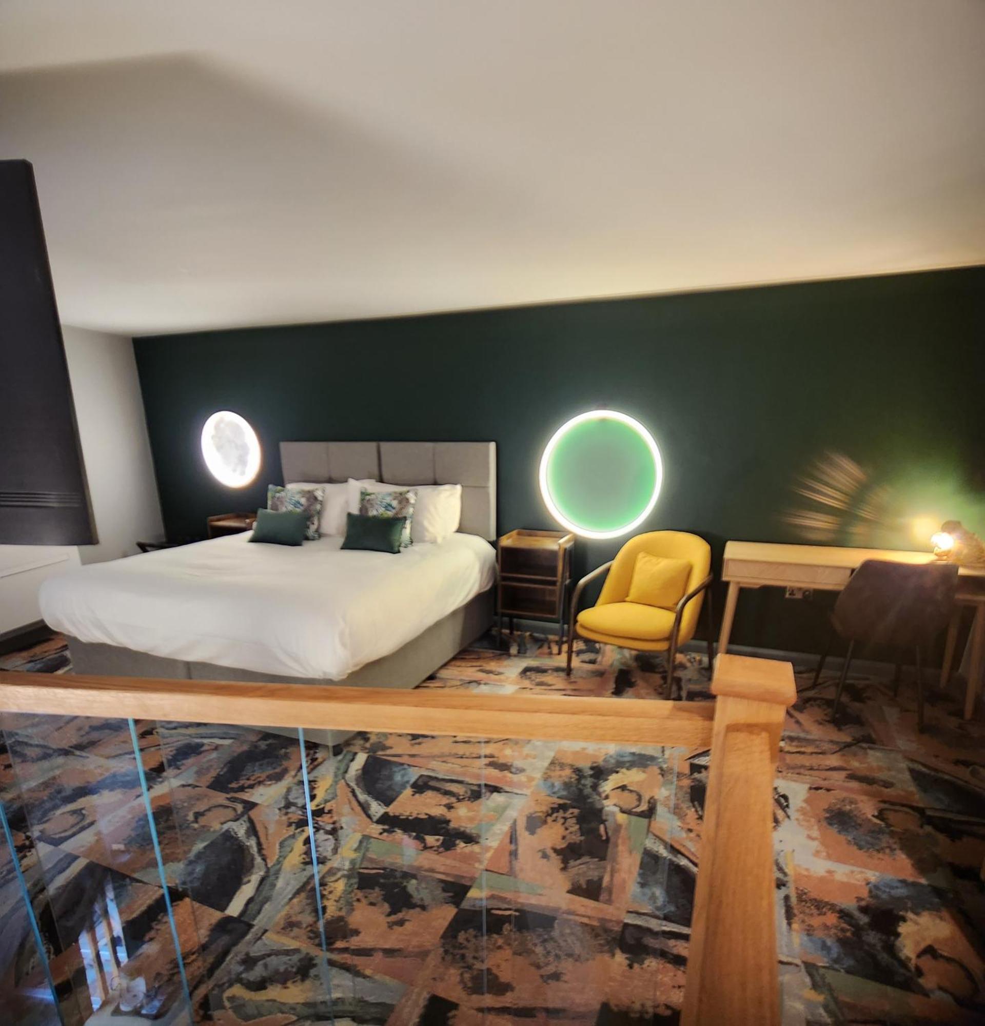 Pinnacle Suites Hotel Каус Екстериор снимка
