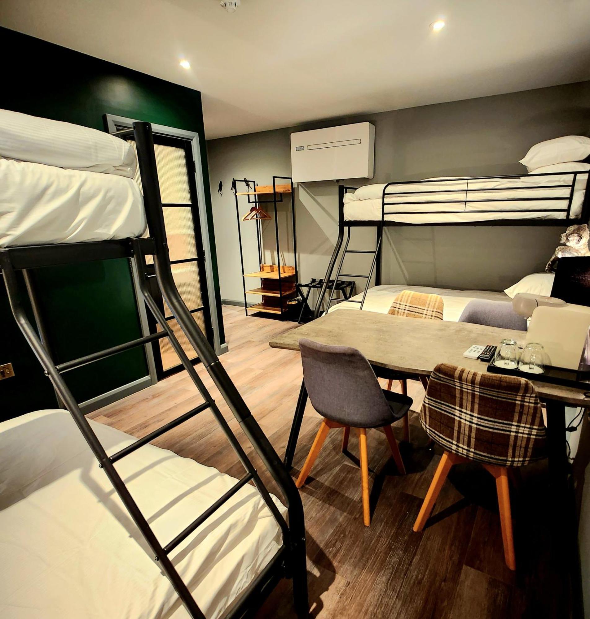 Pinnacle Suites Hotel Каус Екстериор снимка